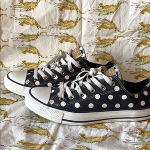 Blue polka dot converse